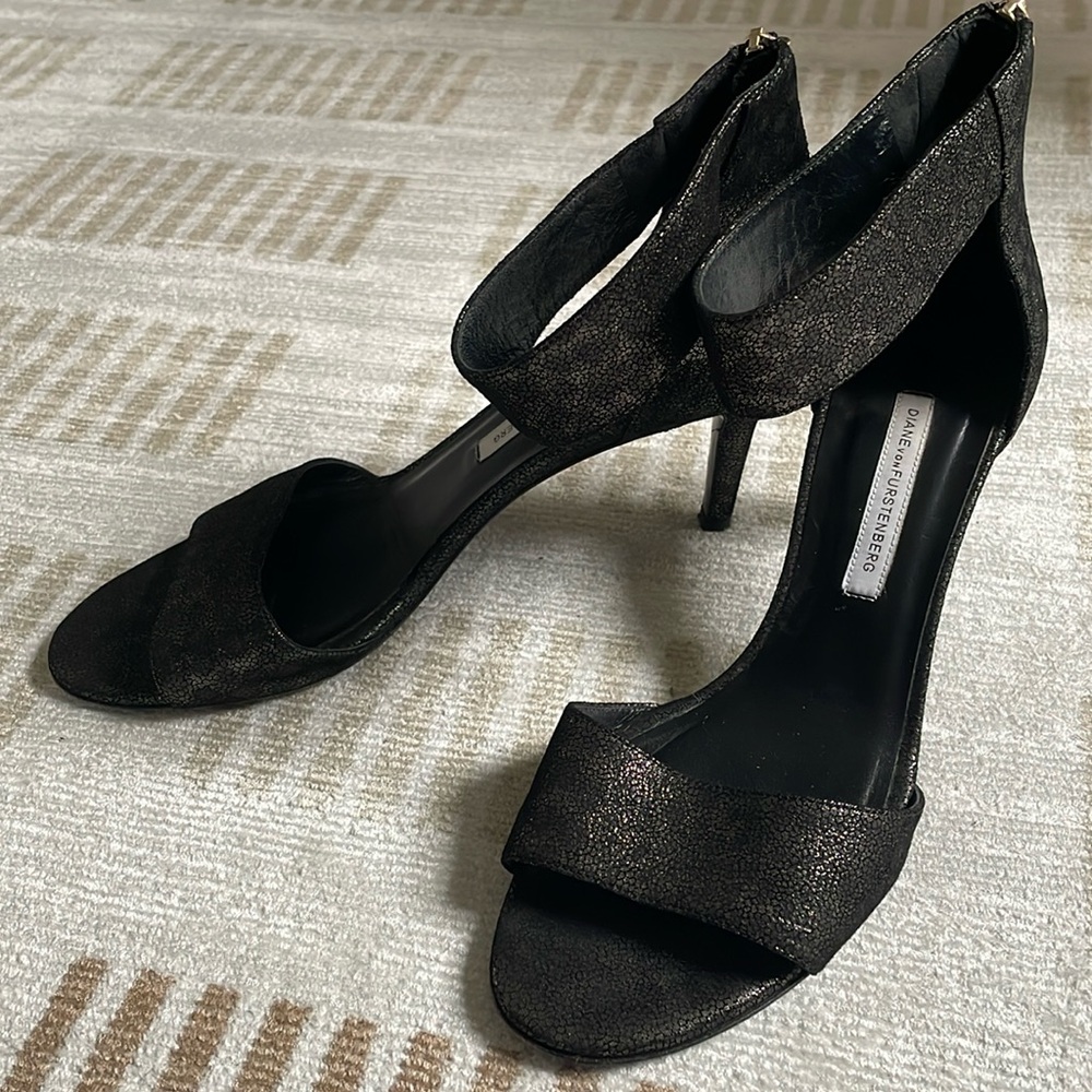 Diane von Furstenberg Women's Metallic Black Ankle Strap Heeled Sandals Size 9
